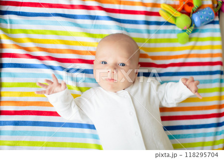 Little baby on rainbow blanket Little baby on rainbow blanket 118295704