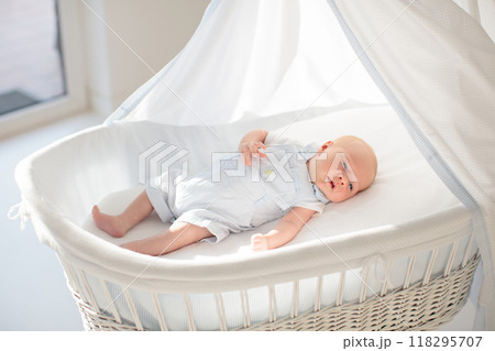 Little baby on white bed Little baby on white bed 118295707
