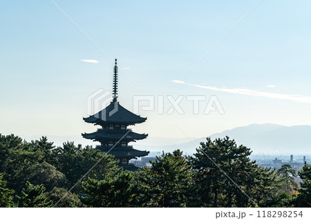 【奈良県】奈良県庁から見える興福寺の五重塔 118298254