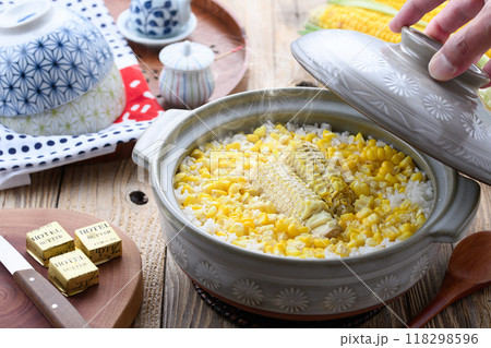 土鍋で炊いた とうもろこしご飯 土鍋で炊いた とうもろこしご飯 118298596