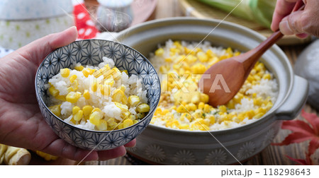 土鍋で炊いた とうもろこしご飯 118298643