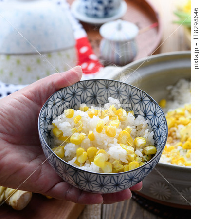 土鍋で炊いた とうもろこしご飯 土鍋で炊いた とうもろこしご飯 118298646
