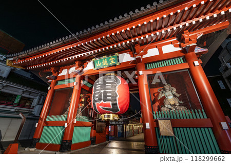 東京都台東区浅草 ライトアップされた夜の浅草寺雷門(無人) 東京都台東区浅草 ライトアップされた夜の浅草寺雷門(無人) 118299662