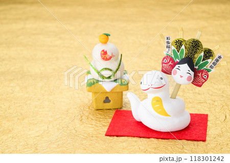 干支 巳年（熊手を持つ巳） 118301242