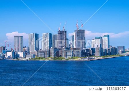 日本の東京都市景観 東京・晴海などのタワーマンションを望む 日本の東京都市景観 東京・晴海などのタワーマンションを望む 118303957