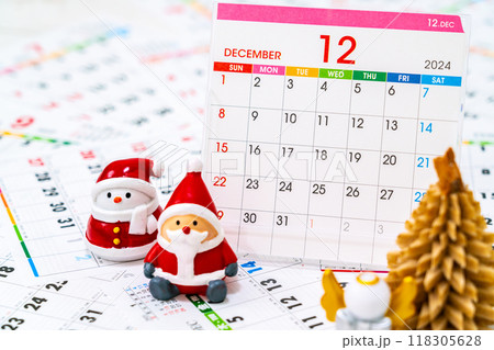 12月カレンダー　クリスマスイメージ 118305628