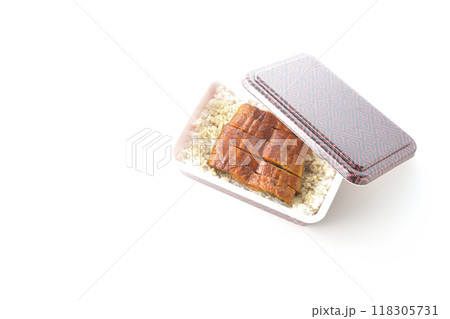 うなぎ弁当を白背景で撮影 118305731