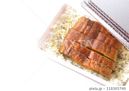 うなぎ弁当を白背景で撮影 118305740