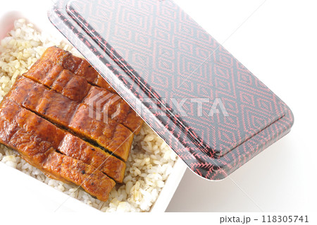 うなぎ弁当を白背景で撮影 118305741