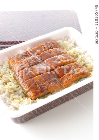 うなぎ弁当を白背景で撮影 うなぎ弁当を白背景で撮影 118305748