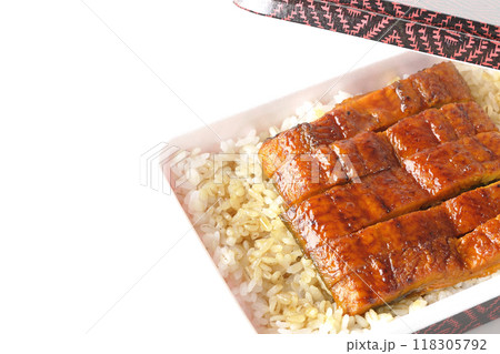 うなぎ弁当を白背景で撮影 118305792