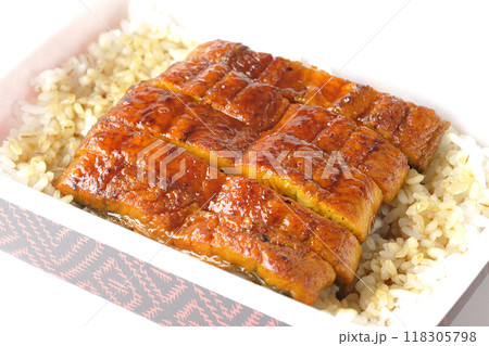 うなぎ弁当を白背景で撮影 118305798