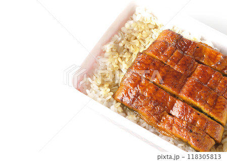 うなぎ弁当を白背景で撮影 118305813