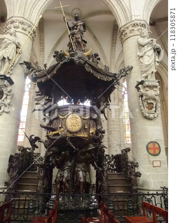 サンミッシェル大聖堂(ブリュッセル/ベルギー) 説教壇 サンミッシェル大聖堂(ブリュッセル/ベルギー) 説教壇 118305871