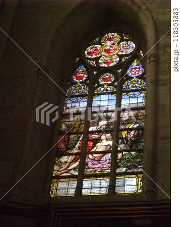 サンミッシェル大聖堂(ブリュッセル/ベルギー) ステンドグラスが美しい聖堂内 サンミッシェル大聖堂(ブリュッセル/ベルギー) ステンドグラスが美しい聖堂内 118305883