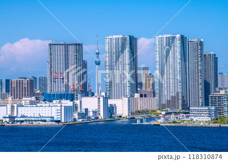 日本の東京都市景観 東京・ベイエリアのタワーマンションなどを望む 日本の東京都市景観 東京・ベイエリアのタワーマンションなどを望む 118310874