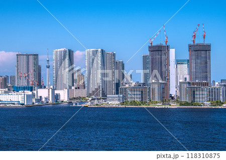 日本の東京都市景観 東京・晴海などのタワーマンションを望む 日本の東京都市景観 東京・晴海などのタワーマンションを望む 118310875