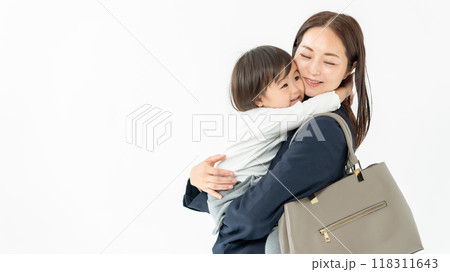 ワーキングマザー 女児 抱っこ ワーキングマザー 女児 抱っこ 118311643