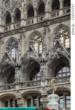 Exterior architecture design details of famous New Town Hall (Neue Rathaus). 118313787