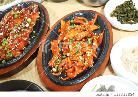 korea food. grilled deodeok root, mountain herb whose roots have restorative properties 118313854