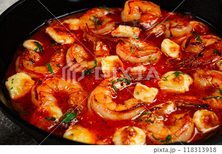 Greek saganaki, in an iron pan, saganaki with shrimp, shrimp in tomato sauce, with pepper and feta cheese, homemade, no people, 118313918