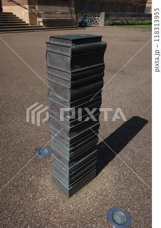 ケンブリッジ大学図書館 118313955