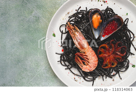 black spaghetti with seafood, homemade, no people, 118314063