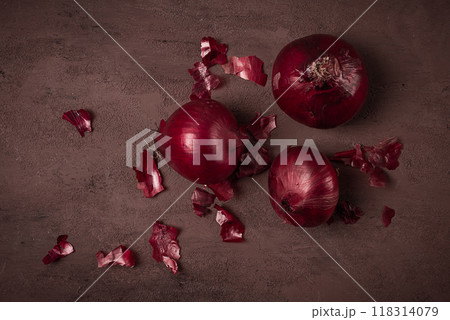 Red onion, fresh, raw, on a dark background, top view, Red onion, fresh, raw, on a dark background, top view, 118314079
