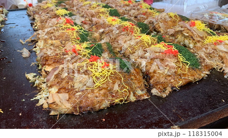 縁日のお好み焼き 日本のお祭り風景 縁日のお好み焼き 日本のお祭り風景 118315004