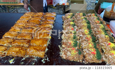 縁日のお好み焼き　日本のお祭り風景 118315005