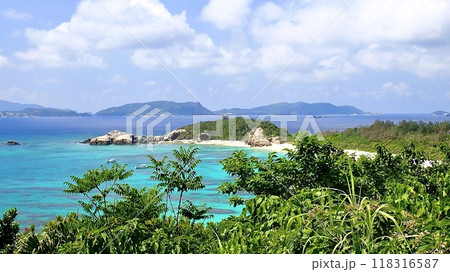 慶良間諸島渡嘉敷島の照山展望台から見える阿波連ビーチ 118316587