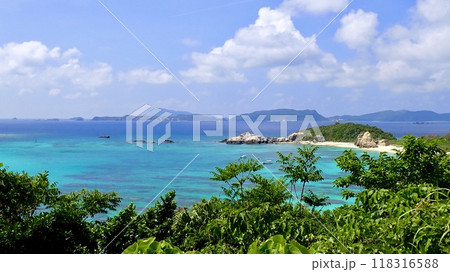 慶良間諸島渡嘉敷島の照山展望台から見える阿波連ビーチ 慶良間諸島渡嘉敷島の照山展望台から見える阿波連ビーチ 118316588