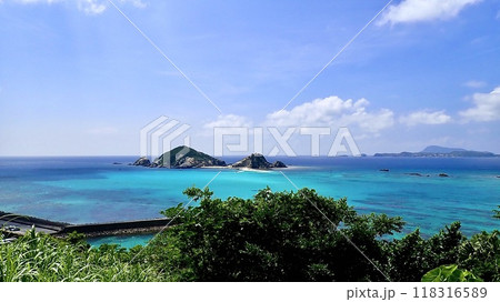 慶良間諸島渡嘉敷島の照山展望台から見える阿波連ビーチ 118316589