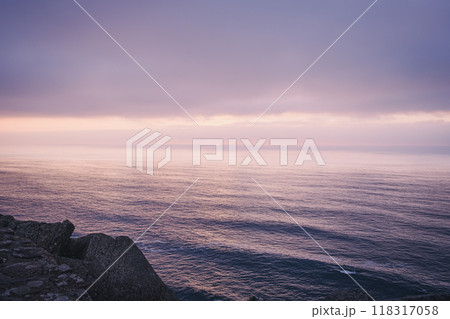 夕暮れのユーラシア大陸最西端のロカ岬 118317058