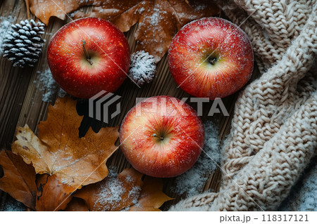秋の大地の恵み、赤いリンゴ 秋の大地の恵み、赤いリンゴ 118317121
