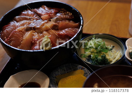 居酒屋さんのランチ漬丼（青森県） 118317378