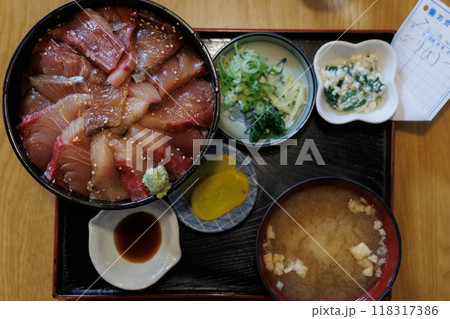 居酒屋ランチブリ漬け丼（青森県） 118317386