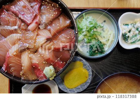 居酒屋ランチ鰤漬け丼（青森県） 118317388