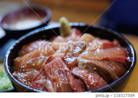 鰤漬け丼（青森県居酒屋ランチ） 118317389
