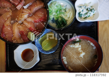 ぶり漬け丼(青森県居酒屋ランチ) ぶり漬け丼(青森県居酒屋ランチ) 118317392
