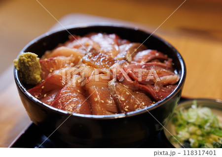 ぶり漬丼（青森県居酒屋ランチ） 118317401