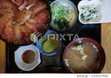 鰤漬丼（青森県居酒屋ランチ） 118317402