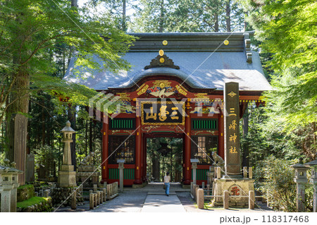 埼玉県秩父市 三峯神社 本殿への入口門 埼玉県秩父市 三峯神社 本殿への入口門 118317468