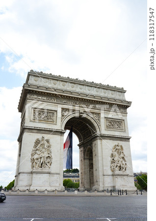 どっしりと構える凱旋門 118317547
