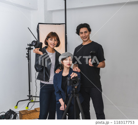 カメラマン チーム カメラマン チーム 118317753