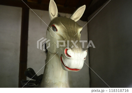 鞆の浦沼名前神社の神馬像-2 118318716