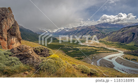 Panoramic view to the valley of the Rio de Las Vueltas, located close to El Chalten 118318895