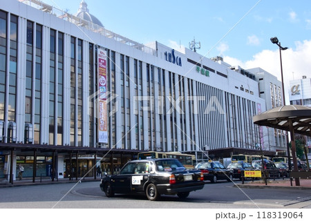 平塚市　平塚駅と平塚駅前の町並み 118319064