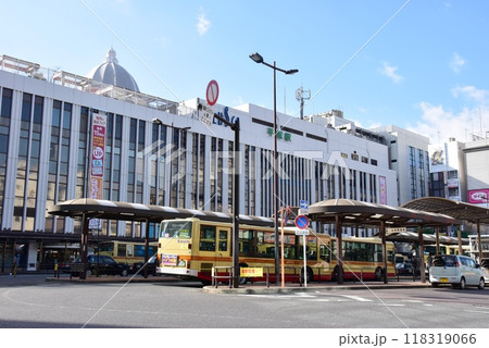 平塚市　平塚駅と平塚駅前の町並み 118319066