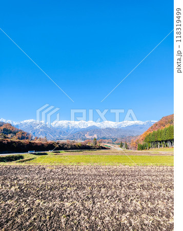秋の白馬村 118319499